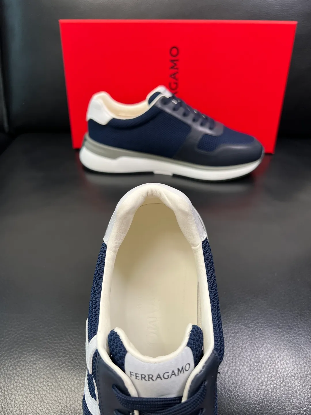 Men's shoes 💰820 Ferragamo High-quality top craftsmanship Ferragamo counters sell original factory configuration, imported original cowhide from Italy, imported water-dyed cow lining, soles: original factory special original soles are super comfortable, original factory and single goods, welcome to compare at the same time at the counter, code number 38-44 (customized 45 46)